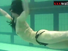 18 jahre, Bikini, Nackt, Nudist, Pool, Jungendliche (18+), Titten, Unter wasser