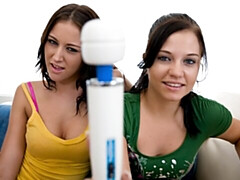Grosser schwanz, Blasen, Fetisch, Hardcore, Orgasmus, Rasiert, Tätowierung, Vibrator