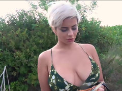 Gros seins, Blonde, Sucer une bite, Couple, Queue, Robe, De plein air, Serré