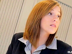 Arsch, Braunhaarige, Fingern, Masturbation, Natürlichen titten, Kurzes haar, Dürr, Titten