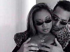 Asiatique, Gros seins, Sucer une bite, Éjaculer dans la bouche, Tir de sperme, Lunettes, Lingerie, Mère que j'aimerais baiser