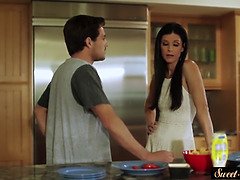 Большие сиськи, Хд, На кухне, Милф, Мачеха