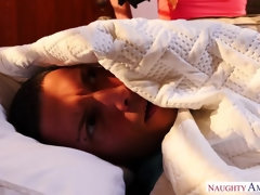 69, Gros seins, Brunette brune, Éjaculer dans la bouche, Maman, Chatte, Rasée, Jarretelles