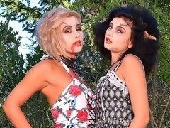 Собачьи, Пальцем, Лесбиянка, Лизание, Мастурбация, На природе, Киски, Стриптизерша