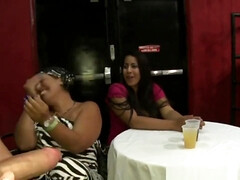 Blonde, Brunette brune, Plantureuse, Mignonne, Gorge profonde, En levrette, Chatte, Voyeur