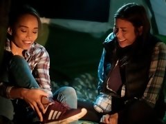 Stellung 69, Grosse titten, Fingern, Küssen, Lesbisch, Lecken, Masturbation, Im freien