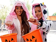 デカチン, ブロンド, フェラチオ, 口内発射, 女 人男 人, 手コキする, なめる, 三人