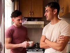 Grosse bite, Gorge profonde, Homosexuelle, Poilue, Branlette thaïlandaise, Actrice du porno, Tatouage, Plan cul à trois