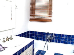 Gros seins, Mature, Monstre, Nue  à poil, Seins naturels, Roumaine, Nénés, Mouillée