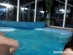 In den arsch, Grosser arsch, Gruppensex, Hardcore, Selbstgemacht, Party, Pool, Taboo