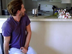 Niñera, Tetas grandes, Mamada, Morena, Engañando, Hija, Sexo duro, Mamá