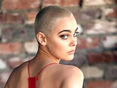 Culo, Rubia, Mamada, Estilo perrito, Penetracion con dedos, Besar, Afeitado, Adolescente