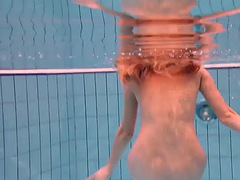 Grosse titten, Braunhaarige, Europäisch, Pool, Öffentlich, Russisch, Jungendliche (18+), Titten