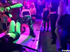 Blond, Pijpbeurt, Groep, Handbeurt, Hardcore, Lesbisch, Roodharige vrouw, Tieten likken