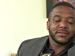 Gros seins, Noire, Brunette brune, Noir ébène, Interracial, Piercing, Tatouage, Nénés