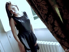 Enthousiasteling, Grote kont, Bruinharig, Vingeren, Masturbatie, Alleen, Strippen, Tiener