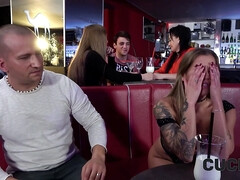 Man die toekijkt, Tsjechisch, Europees, Hd, Feest, Openbaar, Tatoeage, Vrouw