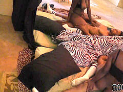 素人, 黒人, 怪物