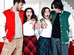 18 jaar, Grote lul, Pijpbeurt, Hondjeshouding, Kwartet, Natuurlijke tieten, Tiener, Tieten likken