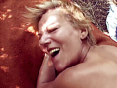 Sperma in mond, Sperma in gezicht, Duits, Rijpe lesbienne, Buiten, Verleid