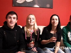 Blasen, Hundestellung, Gruppe, Handjob, Natürlichen titten, Orgie, Rasiert, Titten