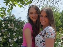 Blasen, Braunhaarige, Hundestellung, Behaart, Handjob, Im freien, Jungendliche (18+), Titten