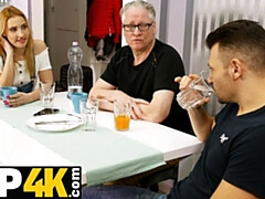 18, ブロンド, 捕まる, 爸, ハンガリー人, オマンコ, 剃毛, ティーン