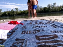 Leie, Grosser schwanz, Blasen, Frau, Italienisch, Milf, Öffentlich, Nass