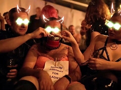 Sadomasoquismo, Amarrada, Loco, Dominacion femenina, Fetiche, Penetracion con puños, Sexo duro, Amante