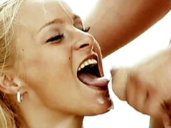 Strand, Grosser schwanz, Blondine, Hundestellung, Doppelpenetration, Aufs gesicht abspritzen, Handjob, Mann mann frau