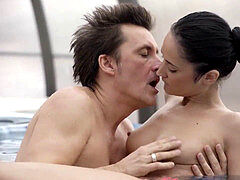 Bruinharig, Europees, Tieten likken