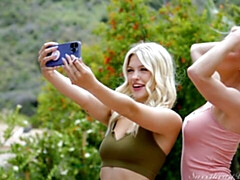 Grote kont, Grote mammen, Vingeren, Lesbisch, Ondergoed, Masturbatie, Kut duiken, Strippen