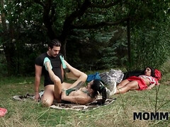 18 años, Tetas grandes, Corridas, Sexo duro, Madres para coger