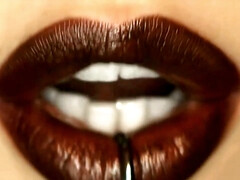 Gros cul, Gros seins, Sucer une bite, Brunette brune, Plantureuse, Tir de sperme, Actrice du porno, Nénés