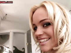 Enthousiasteling, Grote mammen, Blond, Pijpbeurt, Mollig, Moeder die ik wil neuken, Orgie, Trio