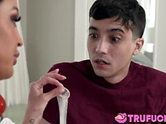 Leie, Grosser arsch, Grosse titten, Blasen, Mutti, Zierlich, Realität, Taboo