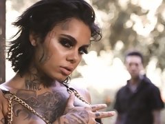 Sucer une bite, Brunette brune, En levrette, Fétiche, Hard, Mère que j'aimerais baiser, De plein air, Tatouage