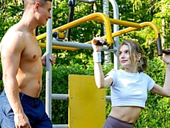 18 años, Culo grande, Verga grande, Mamada, Estilo perrito, Cabello corto, Flaco, Adolescente