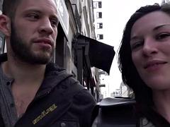 Bruinharig, Tieten likken