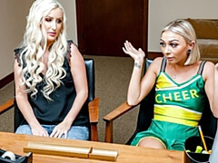 Grosser arsch, Grosser schwanz, Grosse titten, Blasen, Hundestellung, Milf, Büro, Flotter dreier