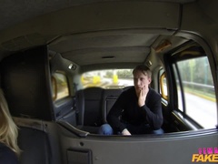 Amateur, Mamada, Coche, Corridas faciales, Penetracion con dedos, Lamidas, Pov, Coño