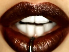 Grosse bite, Sucer une bite, Brunette brune, Plantureuse, Masturbation, Bureau, Secrétaire, Sous la jupe