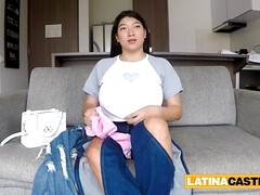 Asiatique, Audition, Gros cul, Grosse bite, Gros seins, Sucer une bite, Rondelette, Branlette espagnole