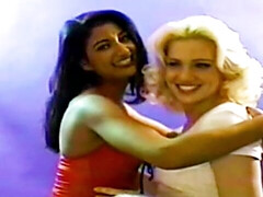 Grote kont, Grote lul, Grote mammen, Pijpbeurt, Hondjeshouding, 1 man 2 vrouwen, Mager, Tiener