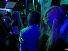 Blonde, Sucer une bite, Habillées, Dansant, Poupée, Interracial, Actrice du porno, Suçant