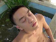 Asiatisch, Spermaladung, Schwul, Masturbation, Im freien, Pov, Tätowierung