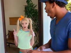 Blonde, Sucer une bite, En levrette, Branlette thaïlandaise, Pigtail, Jarretelles, Adolescente, Nénés