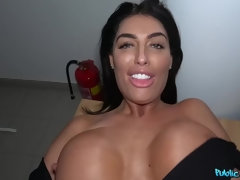 Grosse titten, Blasen, Paar, Handjob, Im freien, Pov, Öffentlich, Muschi