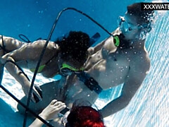 デカ尻, フェラチオ, 茶髪の, イく瞬間, 手コキする, ハードコア, ハンガリー人, 水中