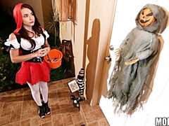 Gros cul, Grosse bite, Sucer une bite, Brunette brune, En levrette, Fille latino, Adolescente, Nénés